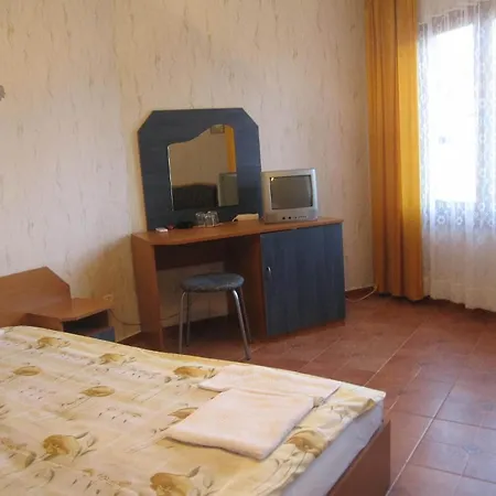 Vila Krista 3* סאני ביץ'