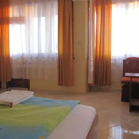 Vila Krista 3* סאני ביץ'