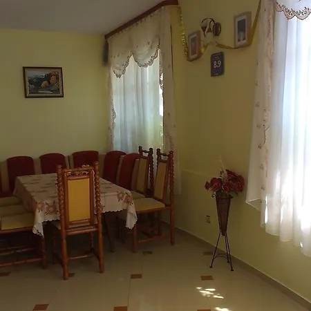 Vila Krista 3* סאני ביץ'